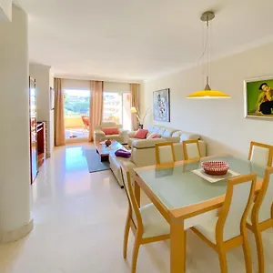 https://apartamento-en-los-patios-de-santa-maria-golf.1costadelsol.com